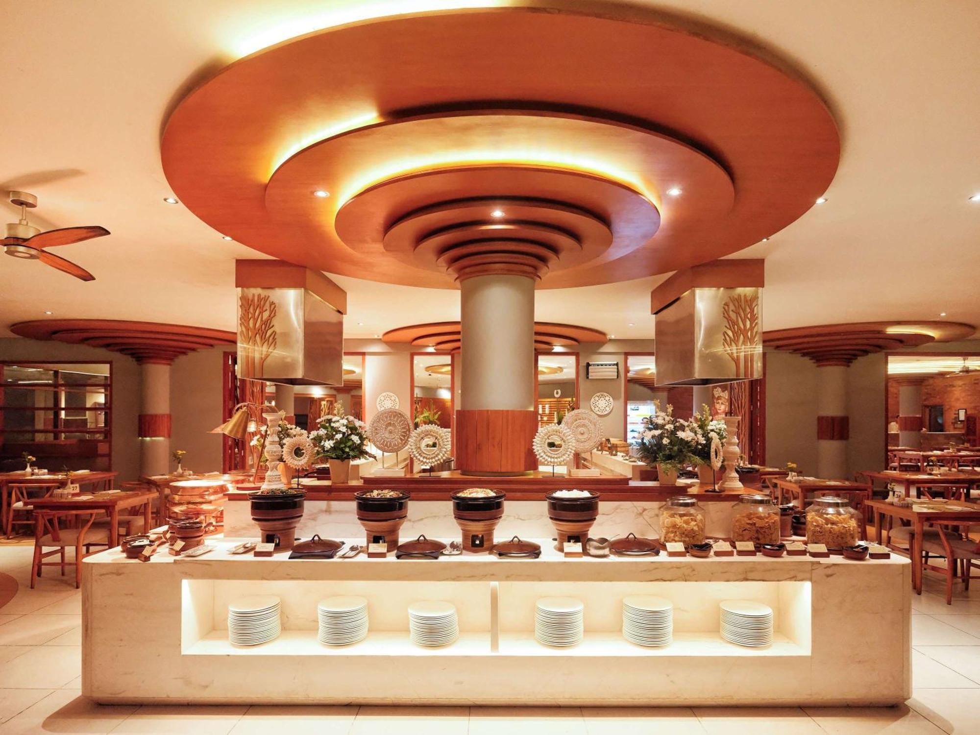 누사두아 비치 호텔 앤드 스파, 발리 외부 사진 The buffet at the restaurant